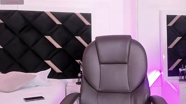 Carolina Evanss online show from 04-26-26, 04:21