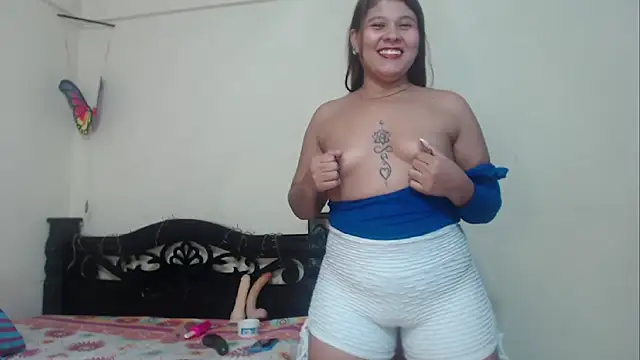 Snapshot of Stylevoluptuousvycky chatting on 02-16-25, 11:05 Stylevoluptuousvycky online show from 02-16-25, 11:05