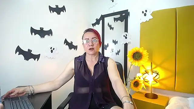 Lupiita223 online show from 10-28-25, 01:03