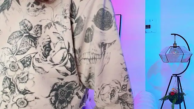 Snapshot of Theia_moon chatting on 01-05-25, 12:42 Theia moon online show from 01-05-25, 12:42