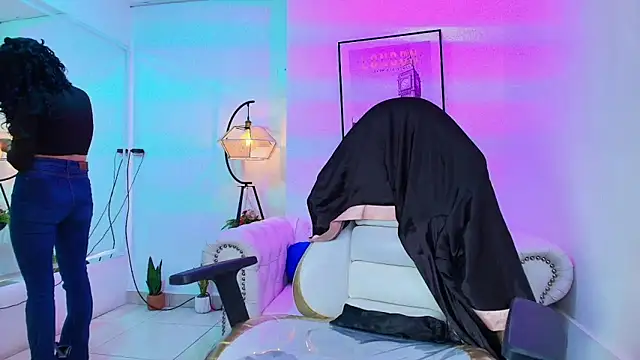 Snapshot of Theia_moon chatting on 01-24-25, 12:41 Theia moon online show from 01-24-25, 12:41