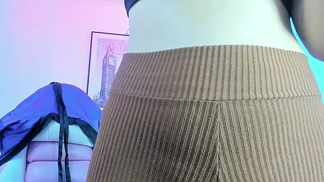 Snapshot of Theia_moon chatting on 02-07-25, 12:39 Theia moon online show from 02-07-25, 12:39