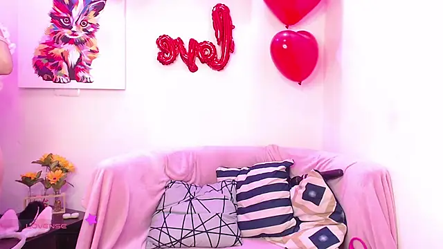 Snapshot of Theia_moon chatting on 02-16-25, 10:21 Theia moon online show from 02-16-25, 10:21