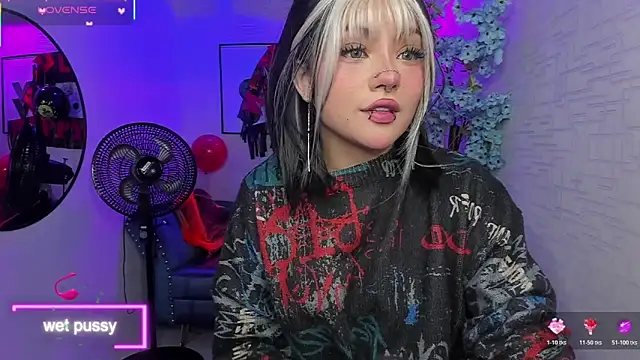 Snapshot of Theia_moon chatting on 11-03-25, 01:23 Theia moon online show from 11-03-25, 01:23