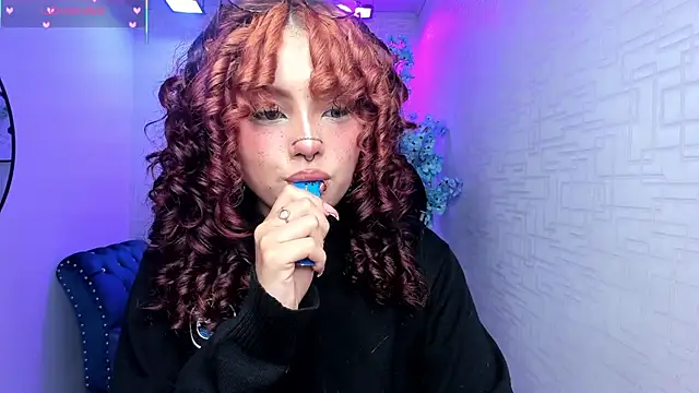 Snapshot of Theia_moon chatting on 11-13-25, 02:49 Theia moon online show from 11-13-25, 02:49