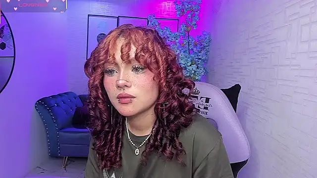 Snapshot of Theia_moon chatting on 11-15-25, 03:48 Theia moon online show from 11-15-25, 03:48