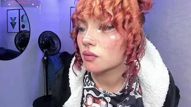 Snapshot of Theia_moon chatting on 11-16-25, 05:02 Theia moon online show from 11-16-25, 05:02