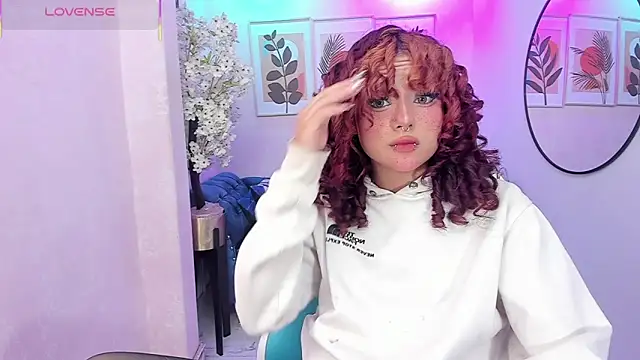 Snapshot of Theia_moon chatting on 11-19-25, 01:55 Theia moon online show from 11-19-25, 01:55