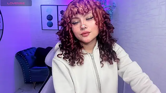 Snapshot of Theia_moon chatting on 11-29-25, 01:36 Theia moon online show from 11-29-25, 01:36