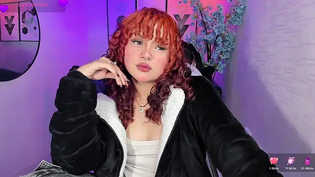 Snapshot of Theia_moon chatting on 12-14-25, 03:45 Theia moon online show from 12-14-25, 03:45