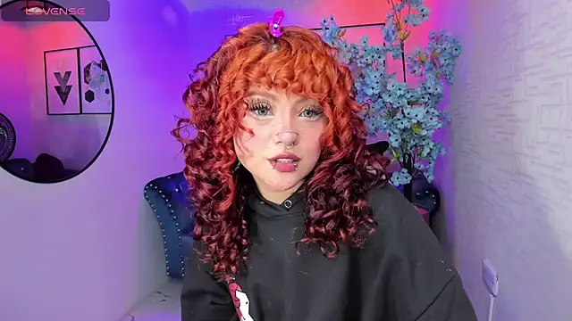 Snapshot of Theia_moon chatting on 12-17-25, 01:50 Theia moon online show from 12-17-25, 01:50