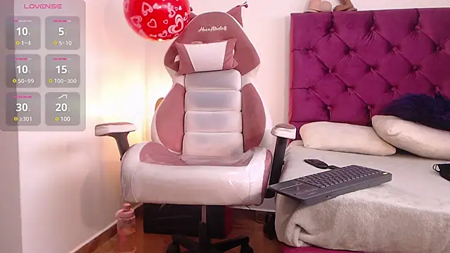 NAOMI WINDSOR online show from 02-17-25, 06:59