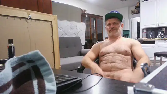 Snapshot of LARawAlways2 chatting on 02-01-25, 11:32 LARawAlways2 online show from 02-01-25, 11:32