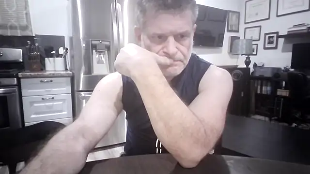 Snapshot of LARawAlways2 chatting on 03-18-25, 06:46 LARawAlways2 online show from 03-18-25, 06:46