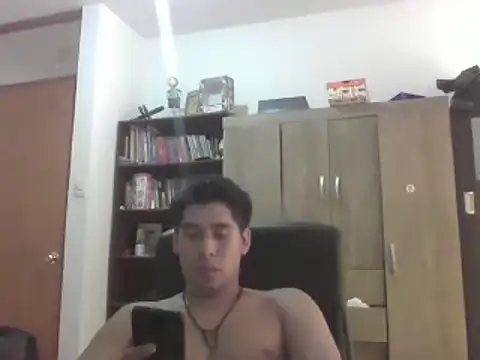 estudiante69 online show from 03-02-25, 08:07