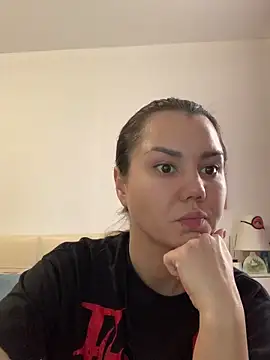 Snapshot of MiraMiss chatting on 10-17-25, 07:44 MiraMiss online show from 10-17-25, 07:44