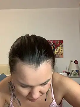 Snapshot of MiraMiss chatting on 10-27-25, 10:08 MiraMiss online show from 10-27-25, 10:08