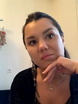 Snapshot of MiraMiss chatting on 11-06-25, 09:21 MiraMiss online show from 11-06-25, 09:21