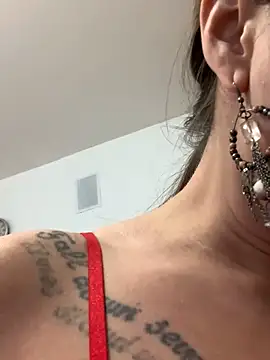 Snapshot of MiraMiss chatting on 11-16-25, 08:31 MiraMiss online show from 11-16-25, 08:31