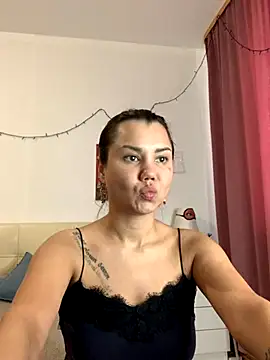 Snapshot of MiraMiss chatting on 11-17-25, 07:25 MiraMiss online show from 11-17-25, 07:25