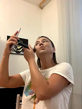 Snapshot of MiraMiss chatting on 11-25-25, 08:25 MiraMiss online show from 11-25-25, 08:25