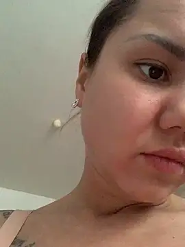 Snapshot of MiraMiss chatting on 12-05-25, 08:01 MiraMiss online show from 12-05-25, 08:01