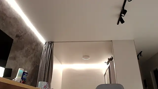 KissMyVibe online show from 12-14-24, 12:01