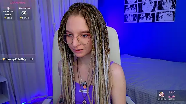 Snapshot of VioletShine chatting on 03-06-25, 02:40 VioletShine online show from 03-06-25, 02:40