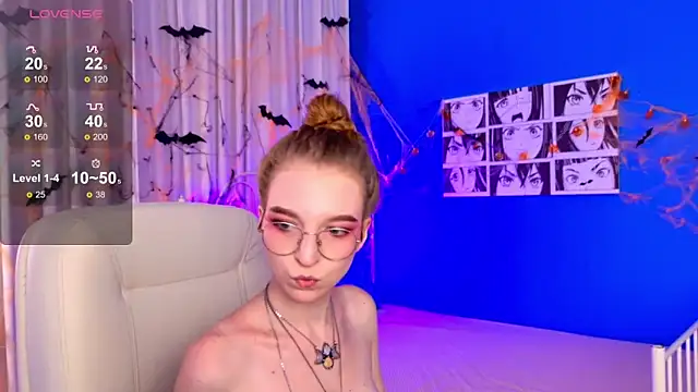 Snapshot of VioletShine chatting on 10-22-25, 12:27 VioletShine online show from 10-22-25, 12:27