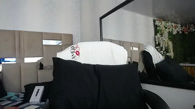 Queenjenn   online show from 12-17-24, 02:11