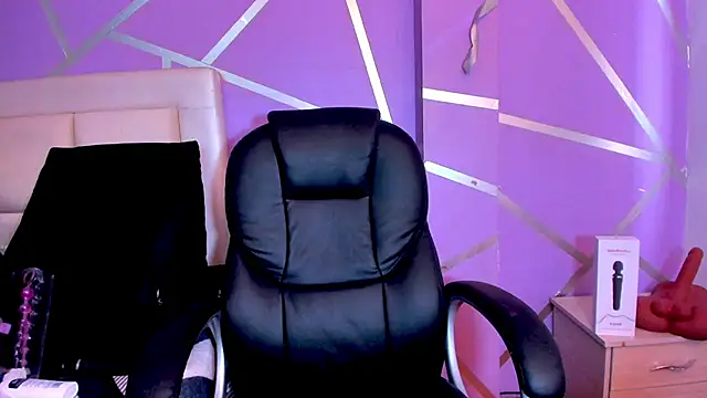 Queenjenn   online show from 01-29-25, 05:02