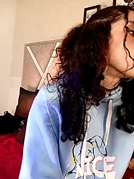 Queenjenn   online show from 02-16-25, 10:21