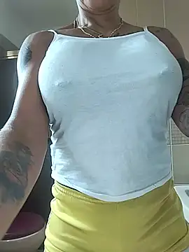 Snapshot of Alison_fitness chatting on 05-22-26, 12:55 Alison fitness online show from 05-22-26, 12:55