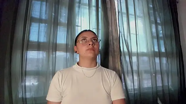 Noellesable online show from 11-22-25, 05:23