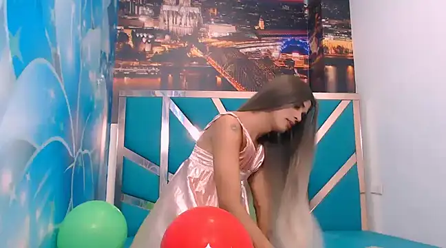 Snapshot of Luna_and_valery chatting on 12-06-24, 08:07 Luna and valery online show from 12-06-24, 08:07