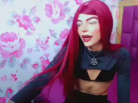 Snapshot of Luna_and_valery chatting on 01-18-25, 08:19 Luna and valery online show from 01-18-25, 08:19