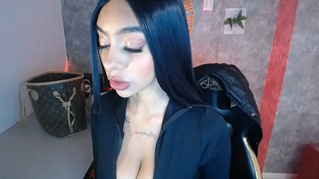 Tiffanny online show from 12-19-24, 12:23