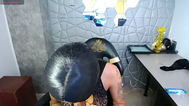 Tiffanny online show from 03-22-25, 06:47