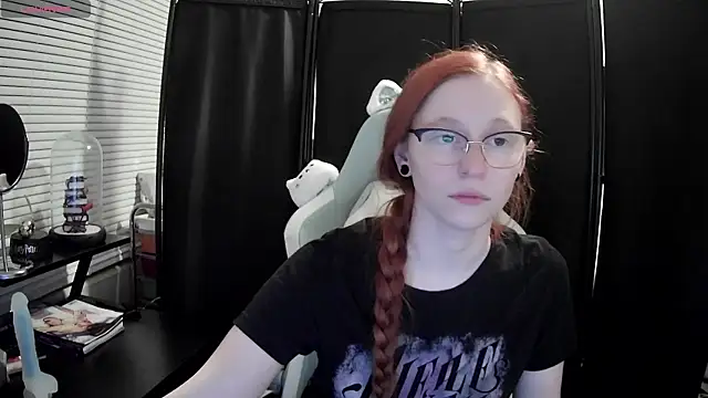 LilyFoxxx online show from 02-12-25, 04:23