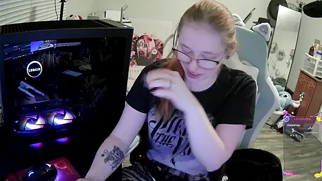 LilyFoxxx online show from 11-29-25, 06:16