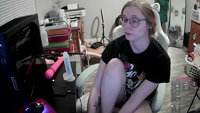 LilyFoxxx online show from 02-13-26, 06:09