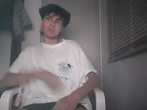 Snapshot of YoursexyJuan chatting on 01-07-25, 04:08 YoursexyJuan online show from 01-07-25, 04:08