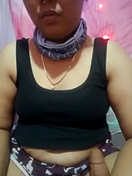 Snapshot of Super-Couple chatting on 11-18-25, 08:57 Super-Couple online show from 11-18-25, 08:57