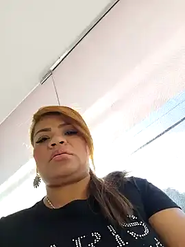 Snapshot of milf_venus chatting on 02-07-25, 01:11 milf venus online show from 02-07-25, 01:11