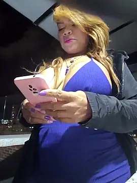 Snapshot of milf_venus chatting on 03-22-25, 12:06 milf venus online show from 03-22-25, 12:06