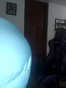 Snapshot of milf_venus chatting on 10-12-25, 09:03 milf venus online show from 10-12-25, 09:03