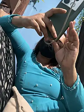 Snapshot of Black_Glow chatting on 02-09-25, 10:09 Black Glow online show from 02-09-25, 10:09