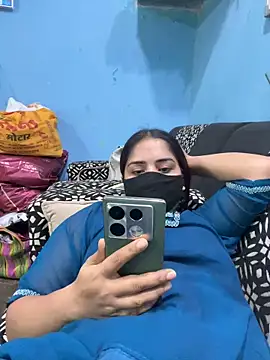 Snapshot of Black_Glow chatting on 02-12-25, 06:19 Black Glow online show from 02-12-25, 06:19