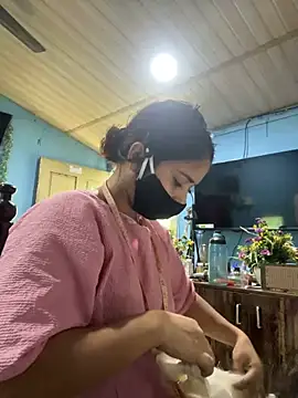 Snapshot of Black_Glow chatting on 03-16-25, 06:42 Black Glow online show from 03-16-25, 06:42