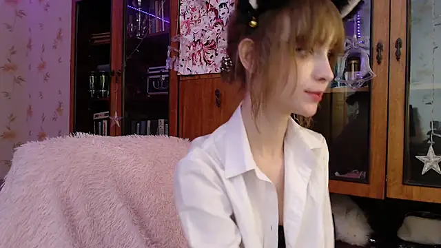 Snapshot of cloudgirrl chatting on 01-31-25, 12:50 cloudgirrl online show from 01-31-25, 12:50